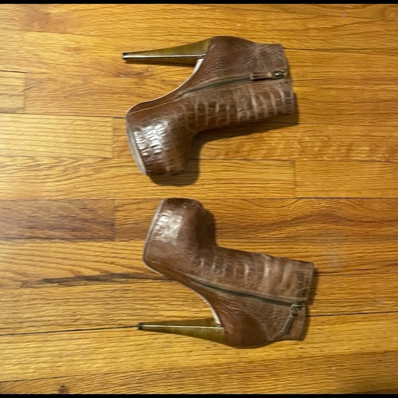 Brown leather faux crocodile ankle booties - Picture 6 of 9